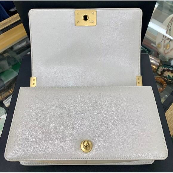 CHANEL Purse Medium Boy Chanel Chain Shoulder Bag Pearl White Quilted + Receipt - Picture 10 of 12